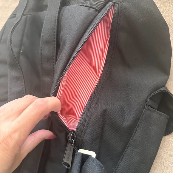 Herschel - Mini Retreat Backpack - Picture 2 of 6